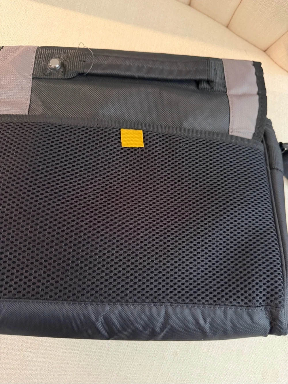 Targus Black & Gray Messenger Bag for zip